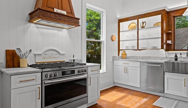 The Anna Bell Suite at historic Jeter Farmhouse
