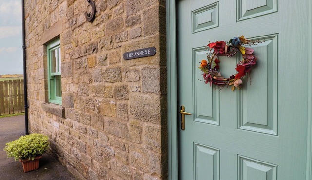 THE ANNEX, pet friendly, character holiday cottage in Morpeth