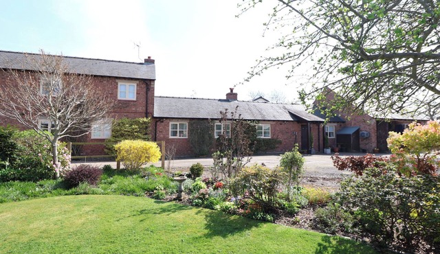 THE ANNEX, romantic, character holiday cottage in Malpas