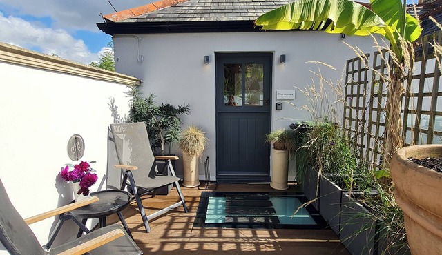 The Annex, Small Double Bed, Parking, Quiet.