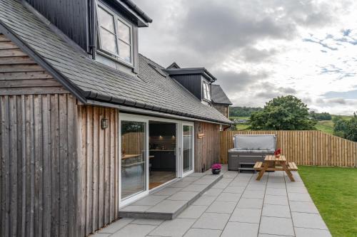 The Annexe, Luxury Property with Hot Tub at Pitilie Pods