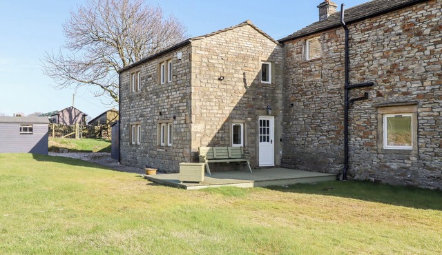 THE ANNEXE, pet friendly, with a garden in Skipton