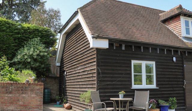 THE ANNEXE, romantic, with a garden in Petworth