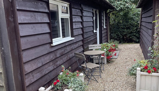 THE ANNEXE WHITETHORN COTTAGE, romantic, with a garden in Sparsholt