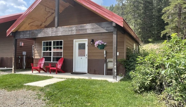 The Antler Cozy Cabin! Cooke City, at the entrance of Yellowstone's NE Gate and Lamar Valley