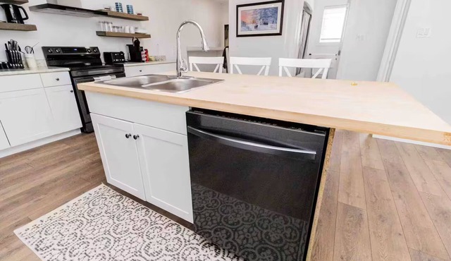 The Apartment - 8km from Deer Lake Airport