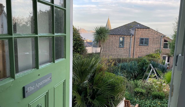 THE APARTMENT AT QUEEN ANNE'S LODGE, pet friendly in Lyme Regis