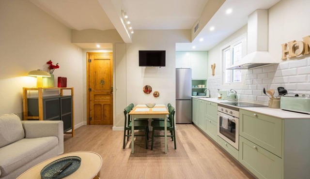 The apartment has a unique charm and personality, thanks to its stylish design. You’ll be surrounded by parks, great restaurants, local shops, and more. And to top it off, there’s a private balcony where you can relax.