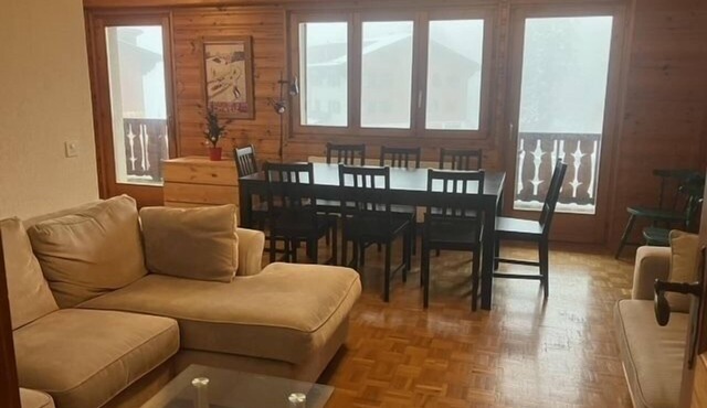 The apartment is ideally located on the Place de la Barboleuse in Gryon, close to shops, restaurants