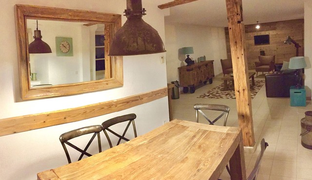 THE APARTMENT 'OF WINE - Interior Court