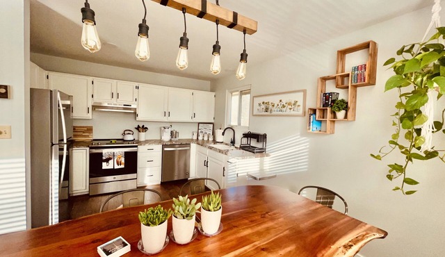 The Apartment Suite! Private Hot Tub w/Mountain Views