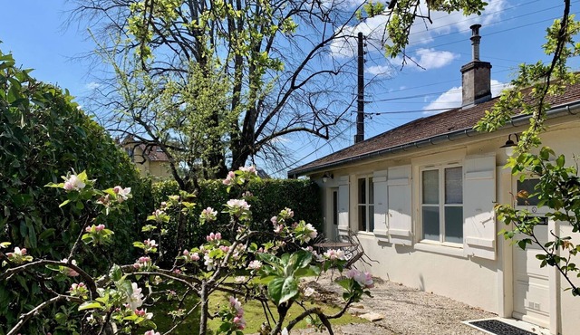 THE APPENDIX OF 8, CHARMING APARTMENT 4 ****