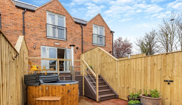 The Apple Tree - Pershore