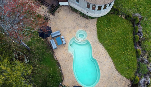 The Aquatic Haven | Indoor Spa | Pool | Home Cinema | BBQ | Central AC | Firepit