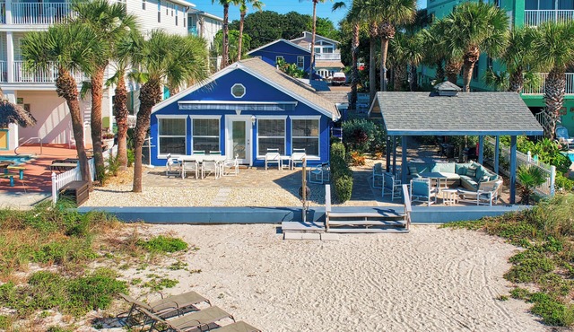 The Arbors Seaside Cottages—Beachfront Compound w/Pool, Pavilion & Walkable Dining