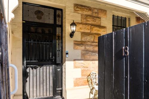 The Arches-Beautiful 3-Bedroom Family Stay Near Adelaide Oval, City Events and Amazing Dining