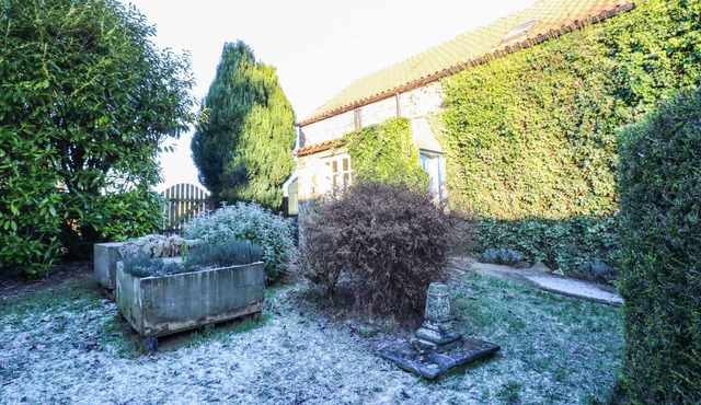 THE ARCHES, pet friendly, character holiday cottage in Eppleby