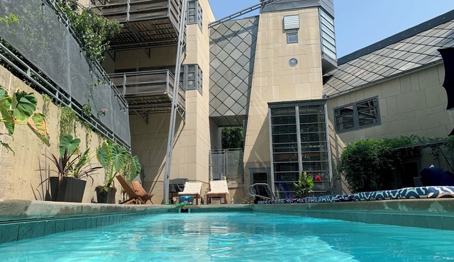 The Architect's Modern Castle- Heated Pool w/Expansive Private Patio/KU Adjacent