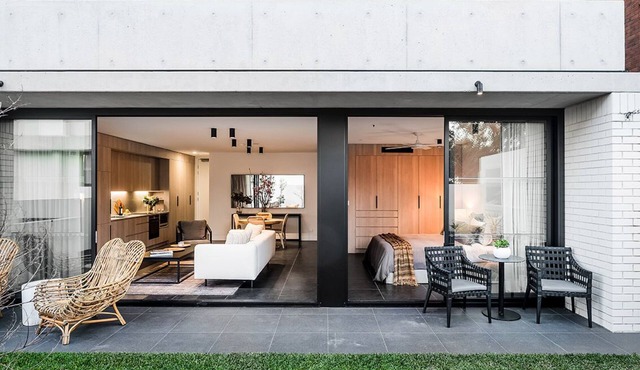 The Arden 2. Coogee. New Peaceful Spacious Garden Apartment, Meters to Beach