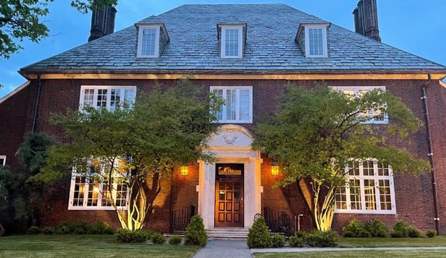 The Argus Hotel & Cocktail Lounge