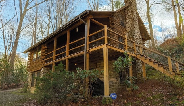 The Ark- Unwind with Mountain Views | Modern Cabin Amenities