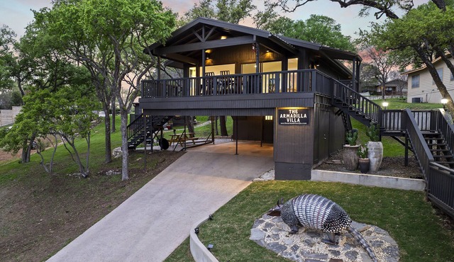 The Armadillo Villa! Hillside Haven with a Panoramic View of the Colorado River