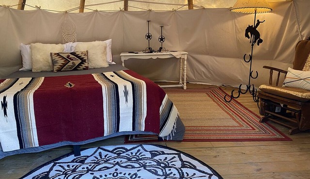 The Arrowhead Tipi Resort - Many Mountains - Nomadic Tipis on Lake Tawakoni