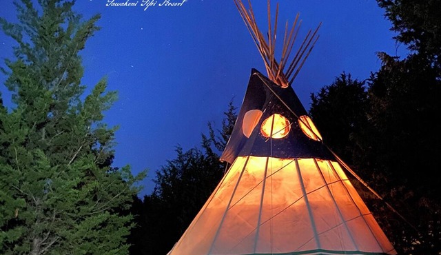 The Arrowhead Tipi Resort - Many Moons - Nomadic Tipis on Lake Tawakoni