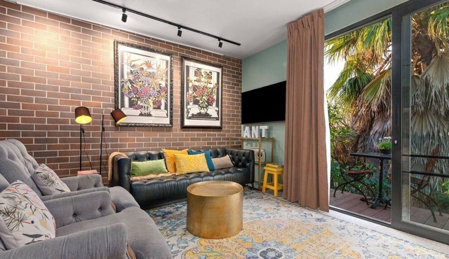 The Art Haus Retro Chic Hideaway near Local Gems