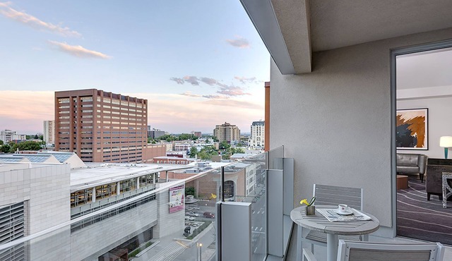 The Art Hotel Denver, Curio Collection by Hilton