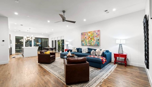 The Art House Luxury Modern 3BR Near TCU, Dickies & Stockyards