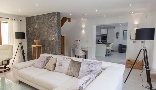 THE ARTHOUSE, family friendly, luxury holiday cottage in Ambleside