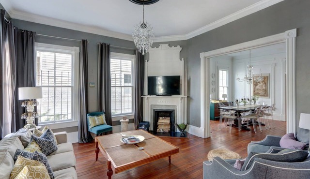 The Artist Retreat - Luxury Home 1 Min. to Forsyth