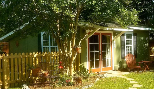 The Artist's Cottage is the ideal home away from home!