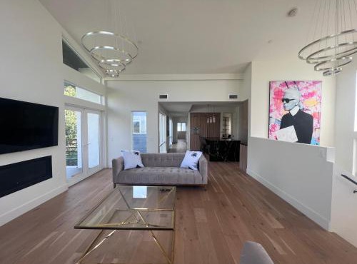 The Arts House - Private and Gated Home in Silver Lake with Pool & Views