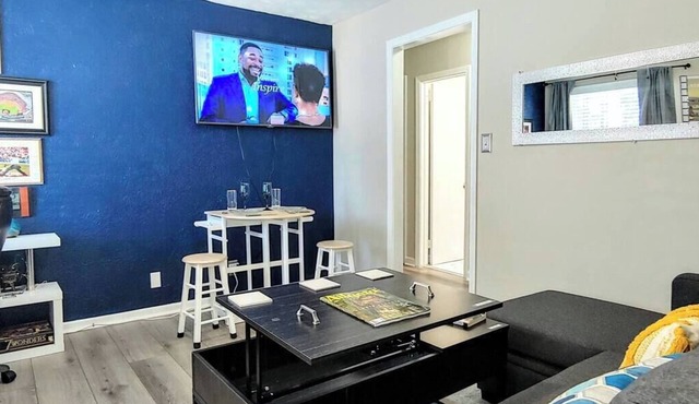 The As Seen on TV- 2Bd Rm Shark Tank TV Actor's suite!