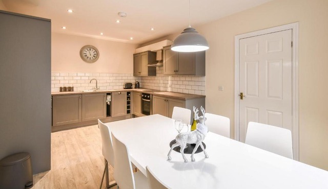 The Ascot -Free on site parking