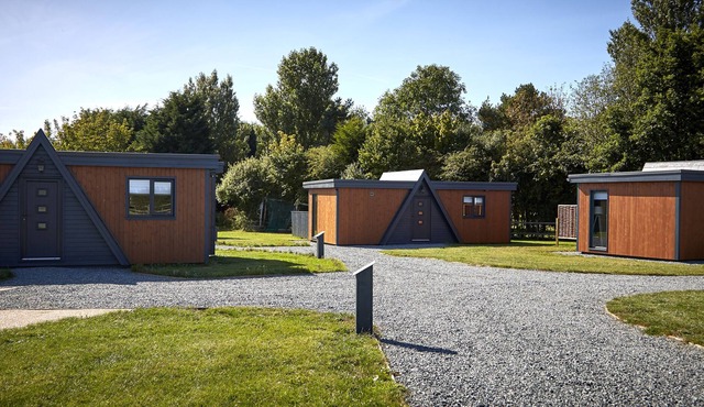 THE ASHRAM, pet friendly, character holiday cottage in Burton Pidsea