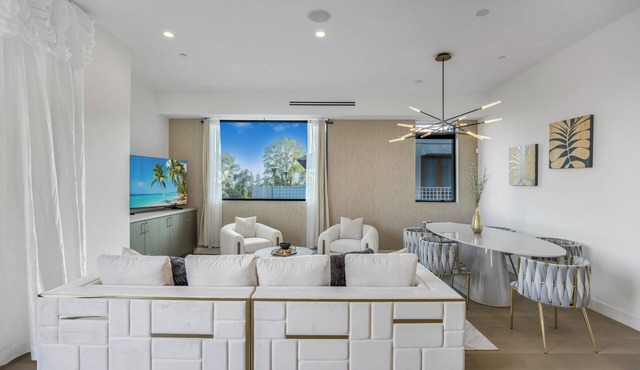 The Ashton Flats 3 - Stylish Westwood Living with Balcony Views
