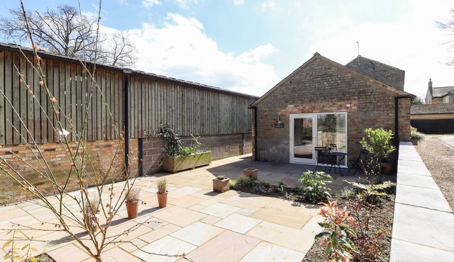 THE ASPARAGUS SHED, pet friendly, with a garden in Heckington