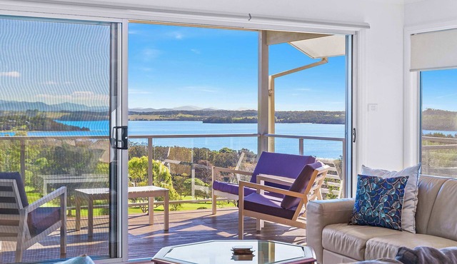 The Aspect @ Tuross Head - Stunning Ocean & Lake Views - Golf Course Location