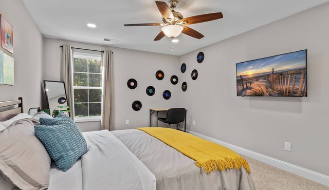 The Aspen ~ New, Trendy 3 Bed Near The Action