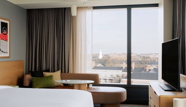 The Atlas Hotel | King Corner Room | Minutes away from Harvard Athletic Complex