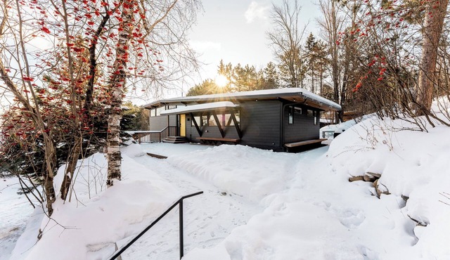 The Atomic Lodge - Luxury Mid-Century Sanctuary