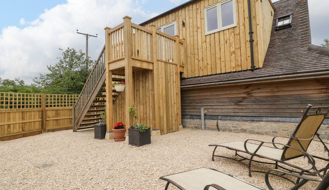 THE ATTIC AT REDMOND BOTTOM, pet friendly, with a garden in Wookey