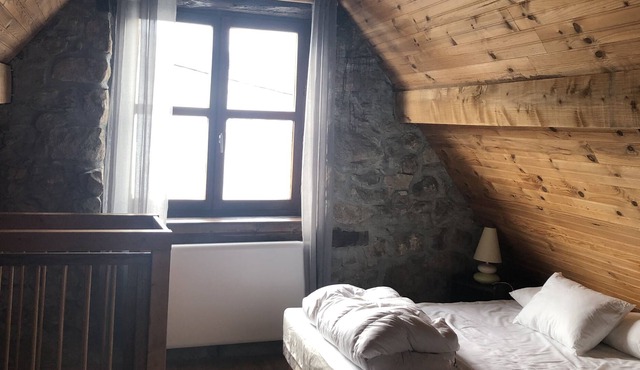 The atypical barn in the heart of the Pyrenees