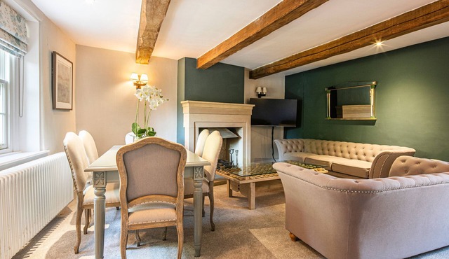 THE AUBREY, pet friendly, character holiday cottage in Bakewell