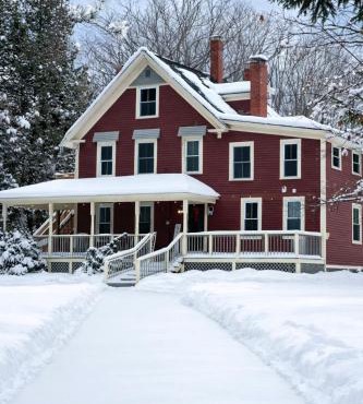 The Aurora Inn & Cottages