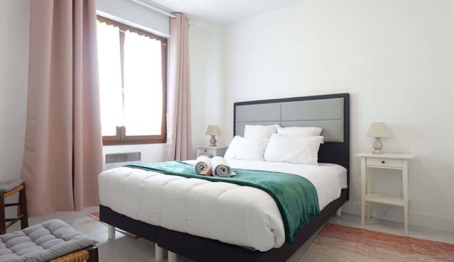 The authentic #2, Carvin center