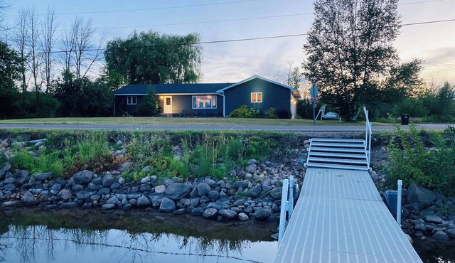 The AuTrain Lake House, Newly renovated home on Autrain Lake near Pictured Rocks